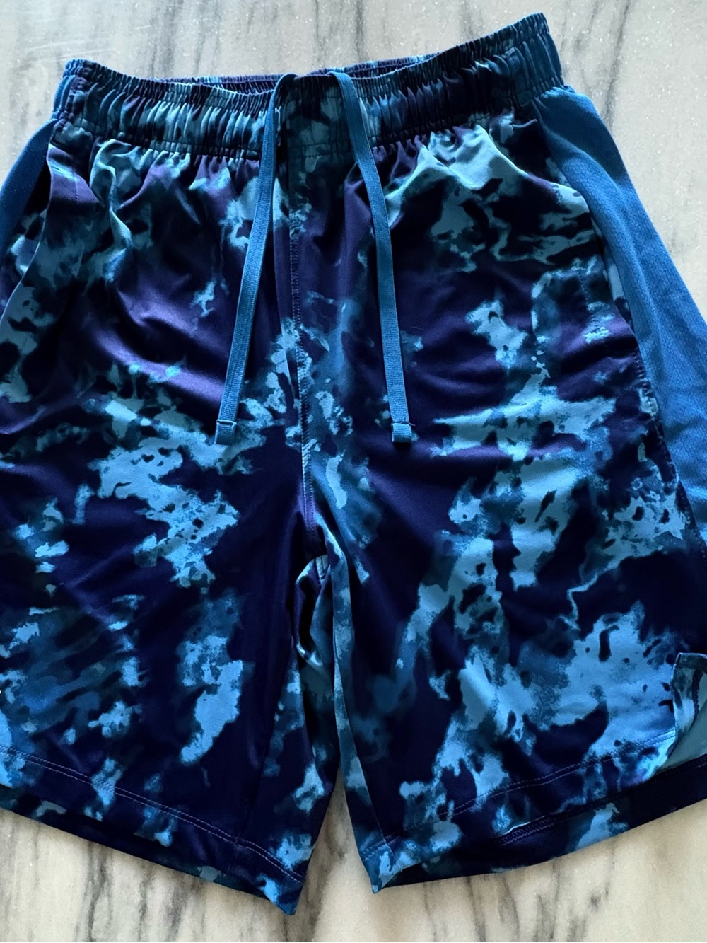 Under Armour Boys Blue Tie Dye Athletic Shorts Youth S/P With 2 pocket